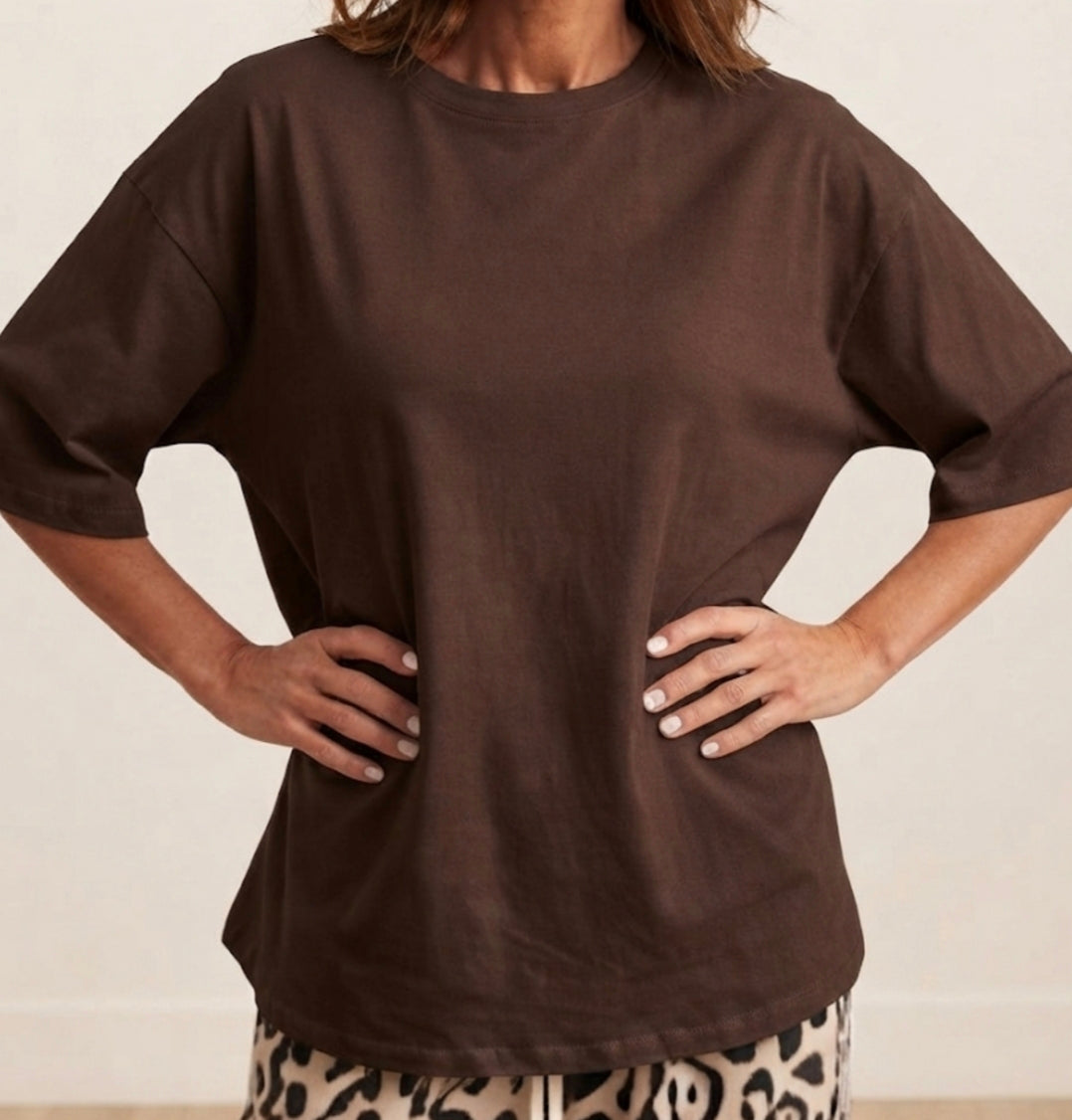 T-shirt over manica midi