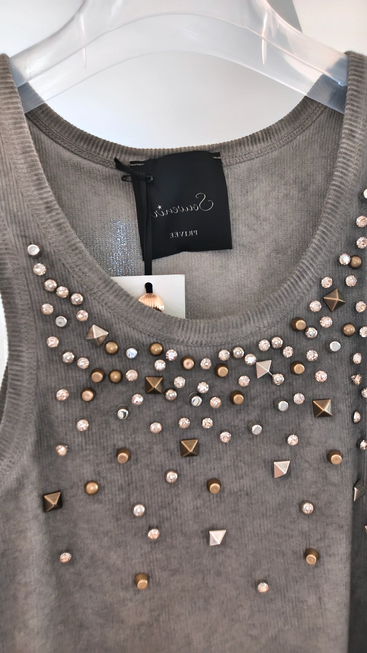 Canotta fango con borchie e cabochon Souvenir